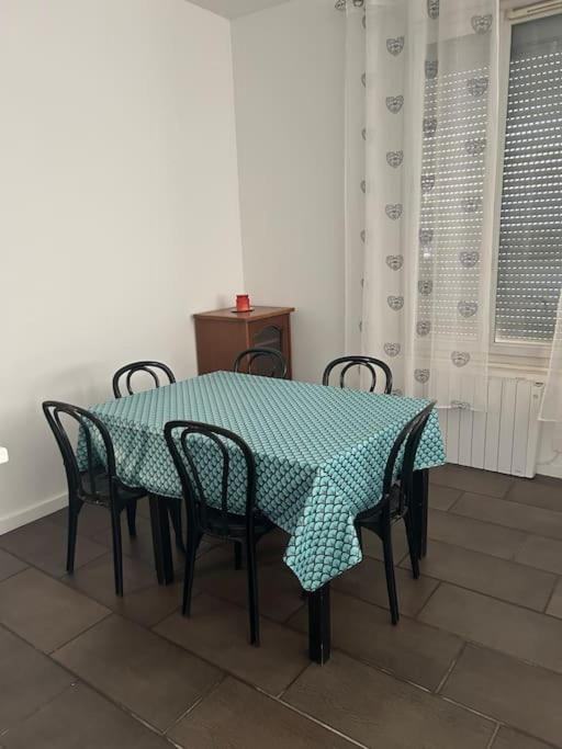 Superbe Appartement Avec Parking Gratuit Vaulx-en-Velin Bagian luar foto