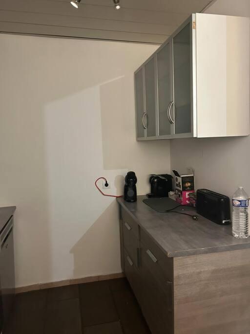 Superbe Appartement Avec Parking Gratuit Vaulx-en-Velin Bagian luar foto